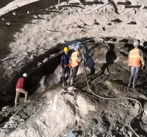 长葛隧道拱顶带模注浆料，微膨胀注浆料的特点及施工工艺